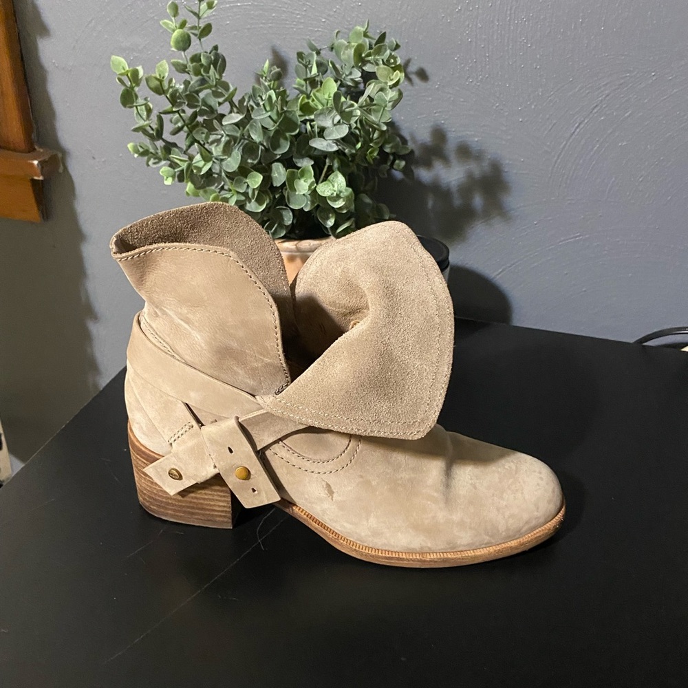 Ugg Booties. - image 3